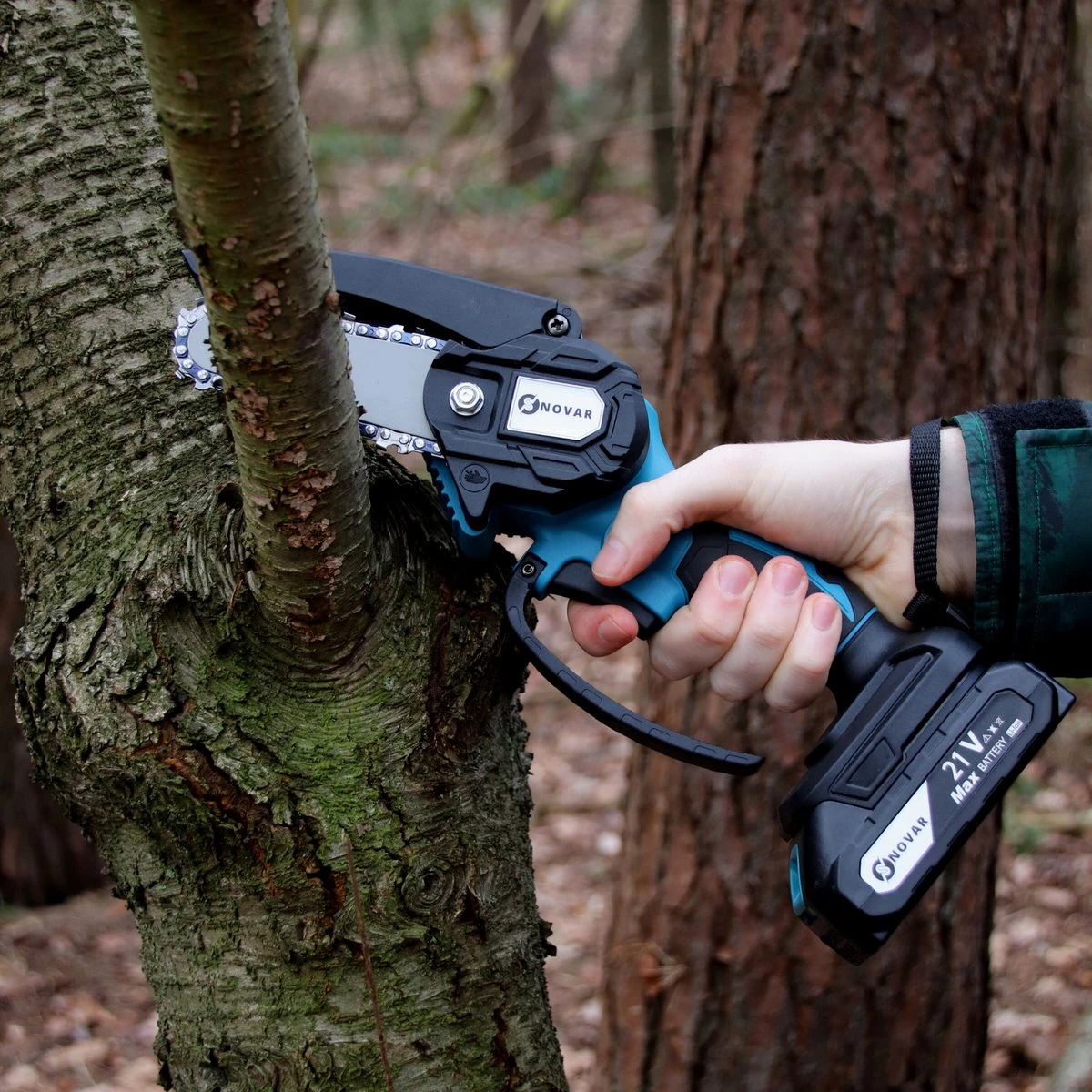 NovarGarden® Mini Kettingzaag NG1 - Met 2x Accu - Takkenzaag - Snoeizaag - Electrisch - Handzaag - Boomzaag - 21V - Afbeelding 5