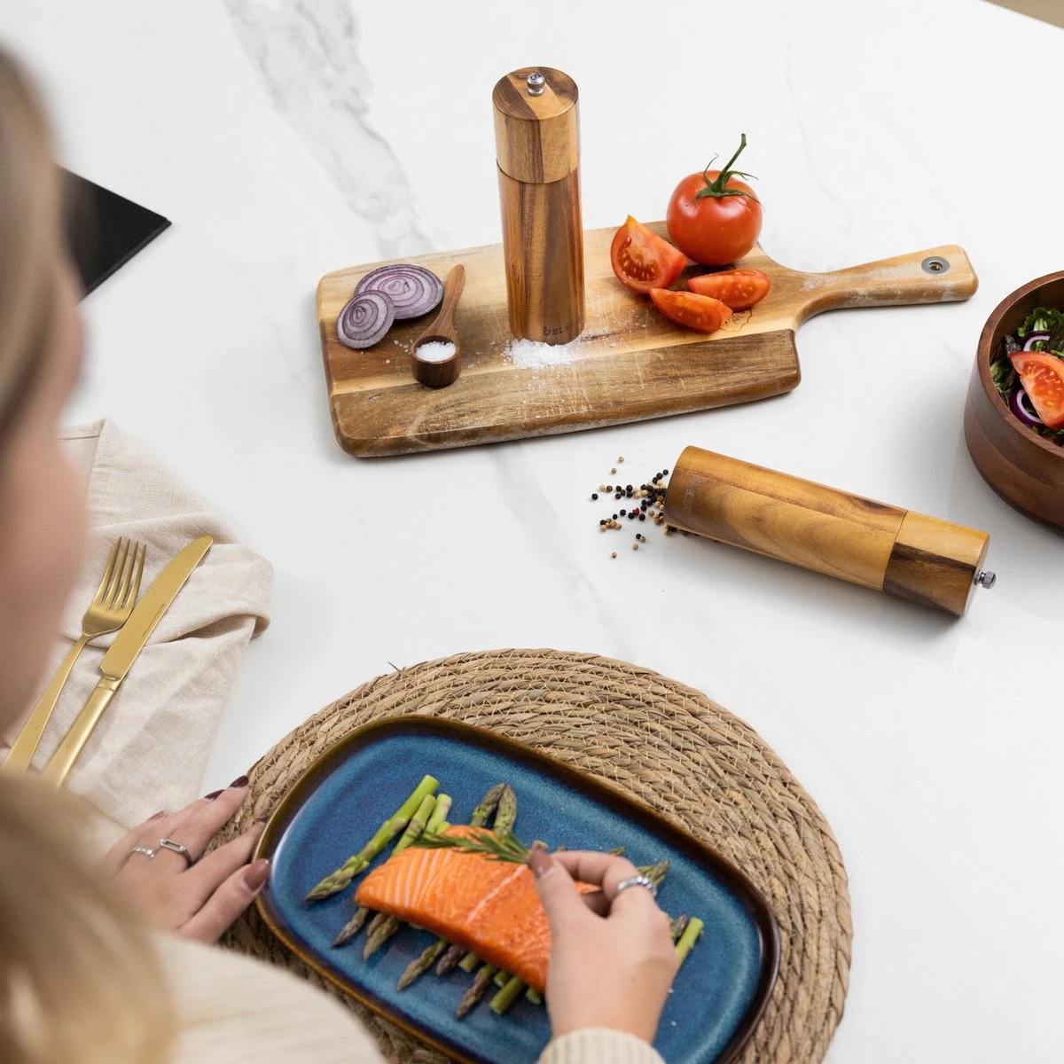 Deleca Luxe Peper En Zoutmolen Set - Zout / Pepermolen - Handmatig - Met Navul Lepel & Geschenkdoos - Acacia Hout - Rond - Afbeelding 7